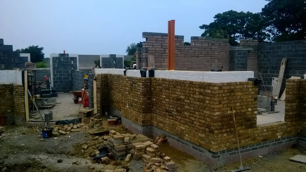 Bricklaying and building contractor