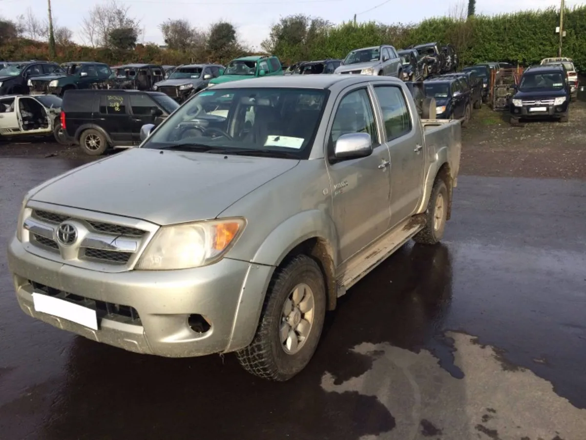 WEST CORK 4X4 BREAKERS 06 TOYOTA HILUX BREAKING - Image 1