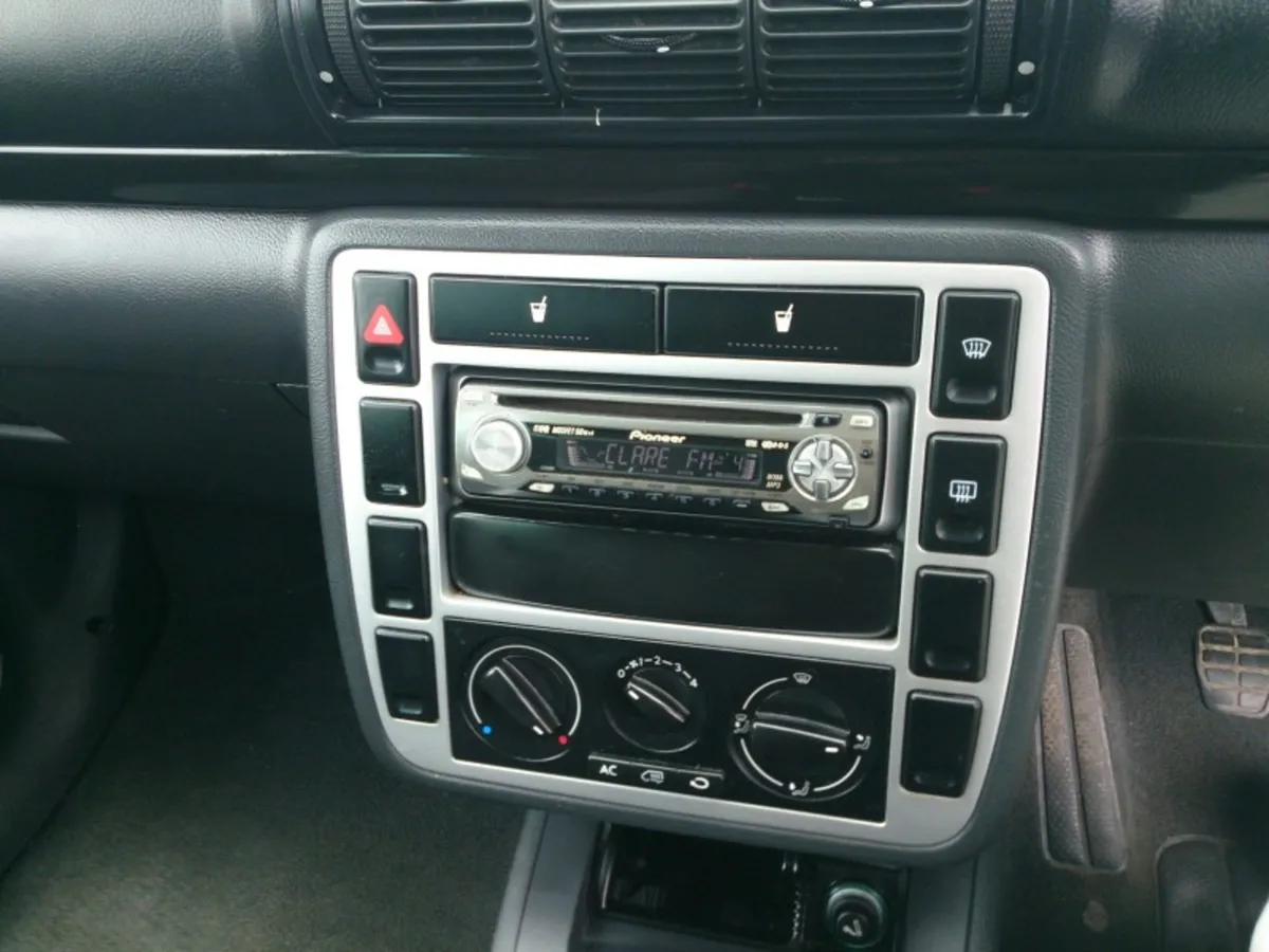 Ford Galaxy LX 1.9 - Image 3