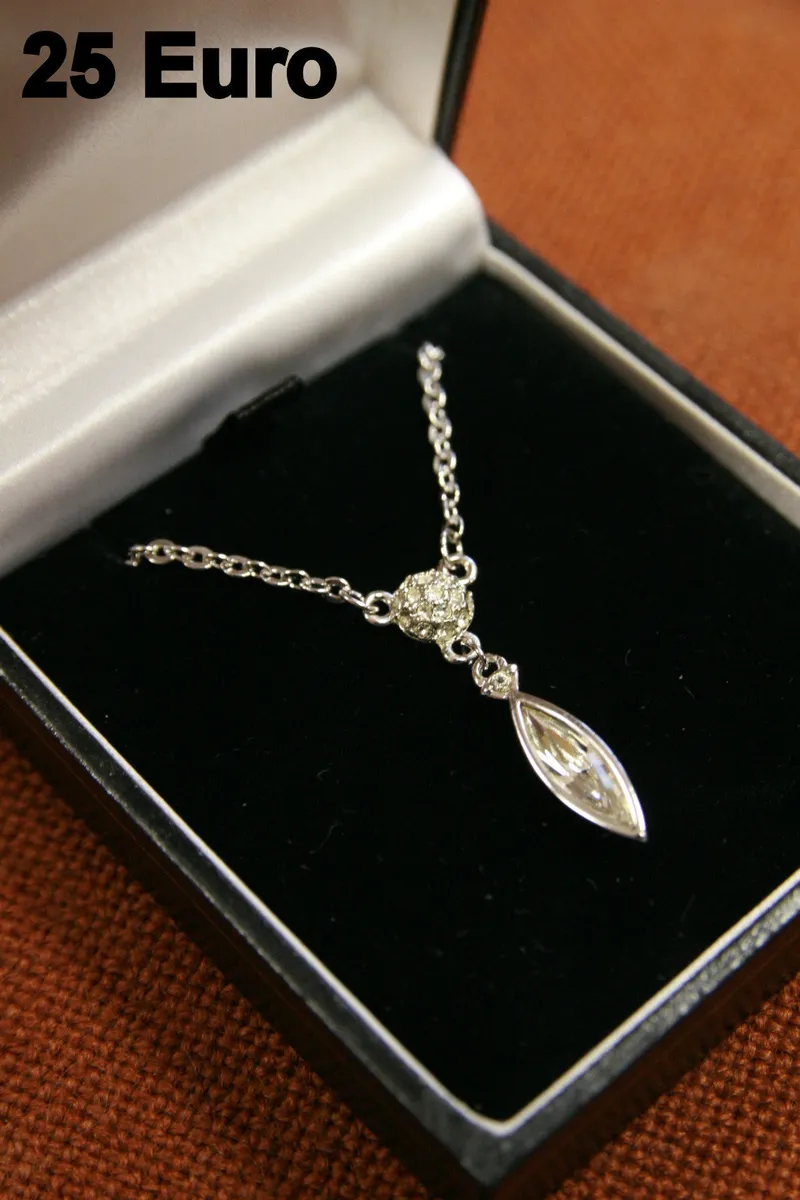 Jewellery - Image 1
