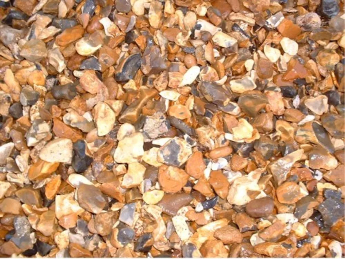 sand / gravel /coloured pebbles / stone - Image 3