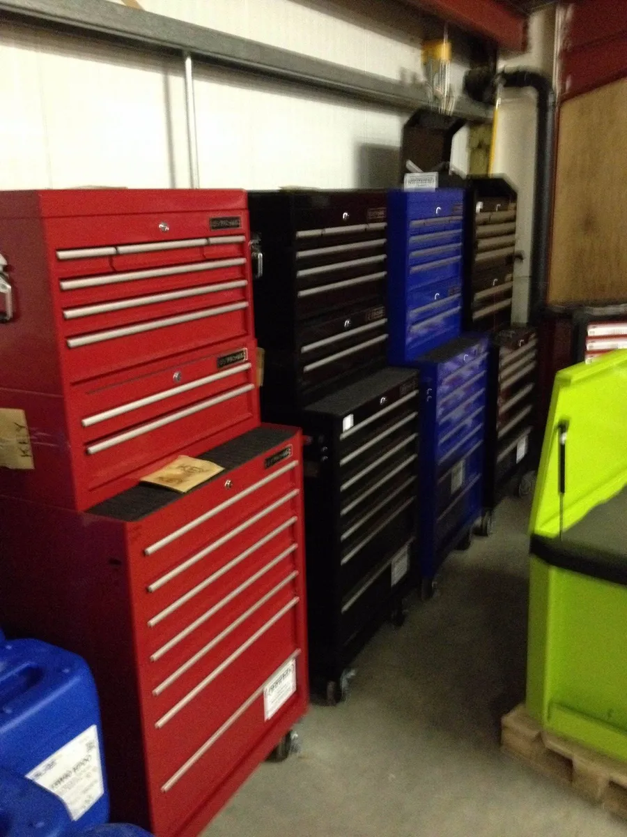 TOOL CHEST - Image 1