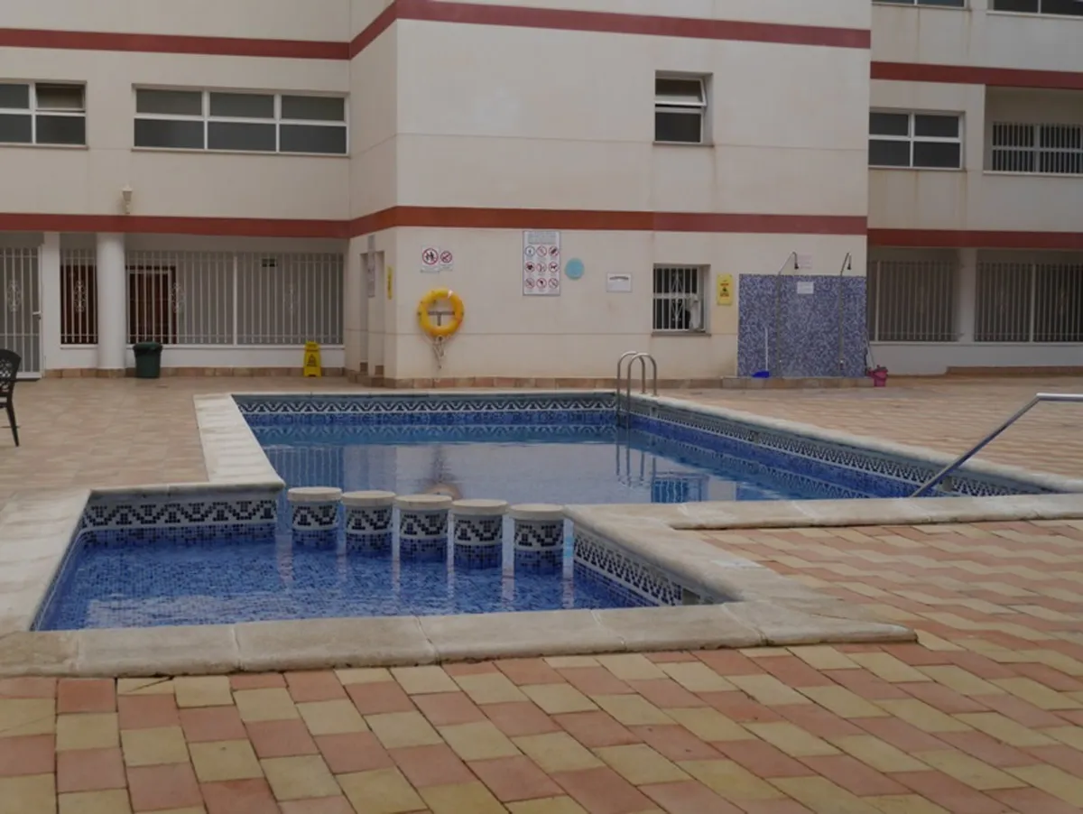 2 bed apt to rent in Torrevieja Alicante - Image 3