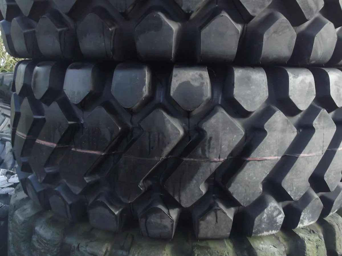 Earthmoving and Industrial tyres for sale - Image 3