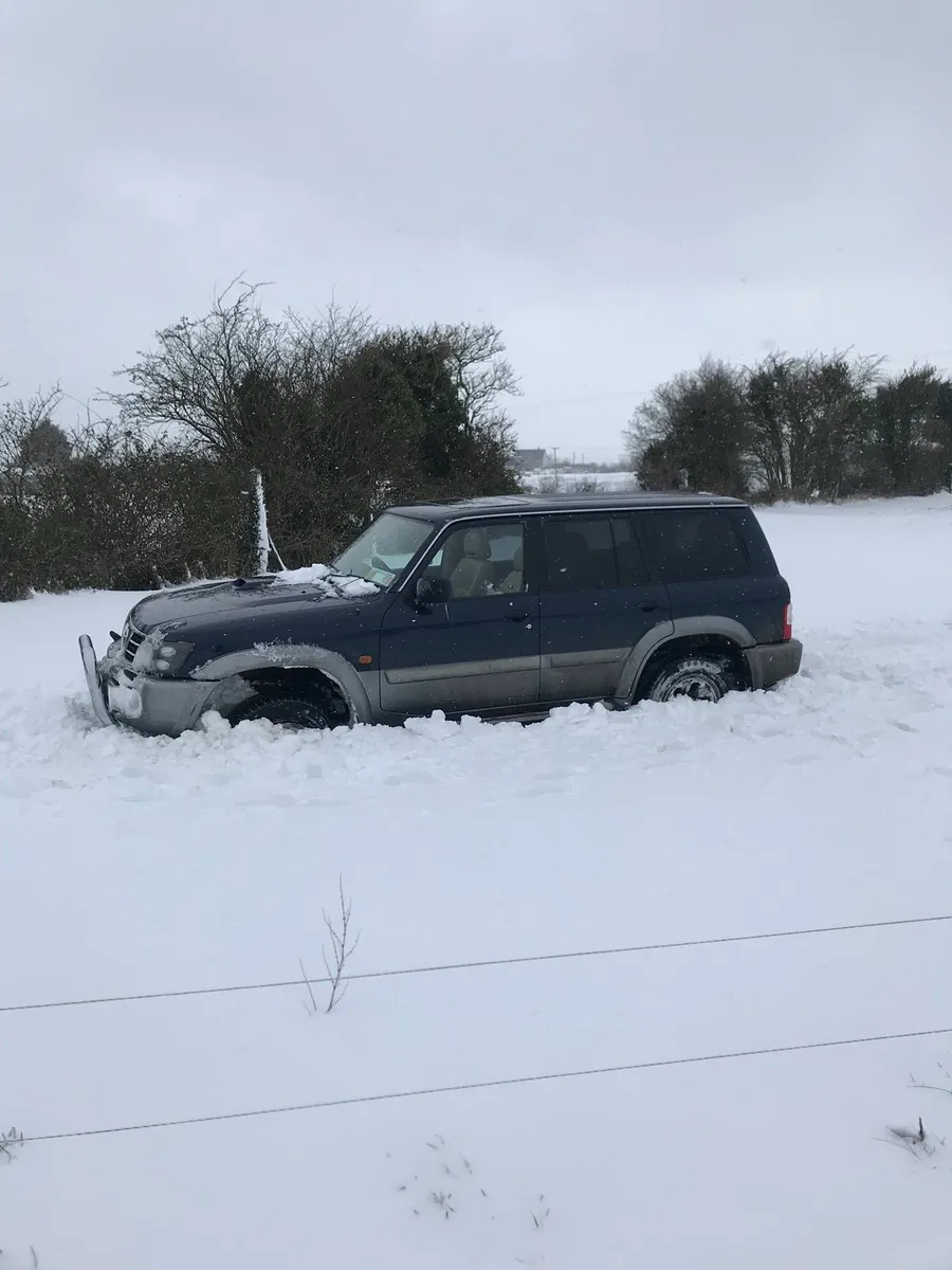 Mitsubishi l200 pajero sport 2.5 3.2 breaking - Image 4