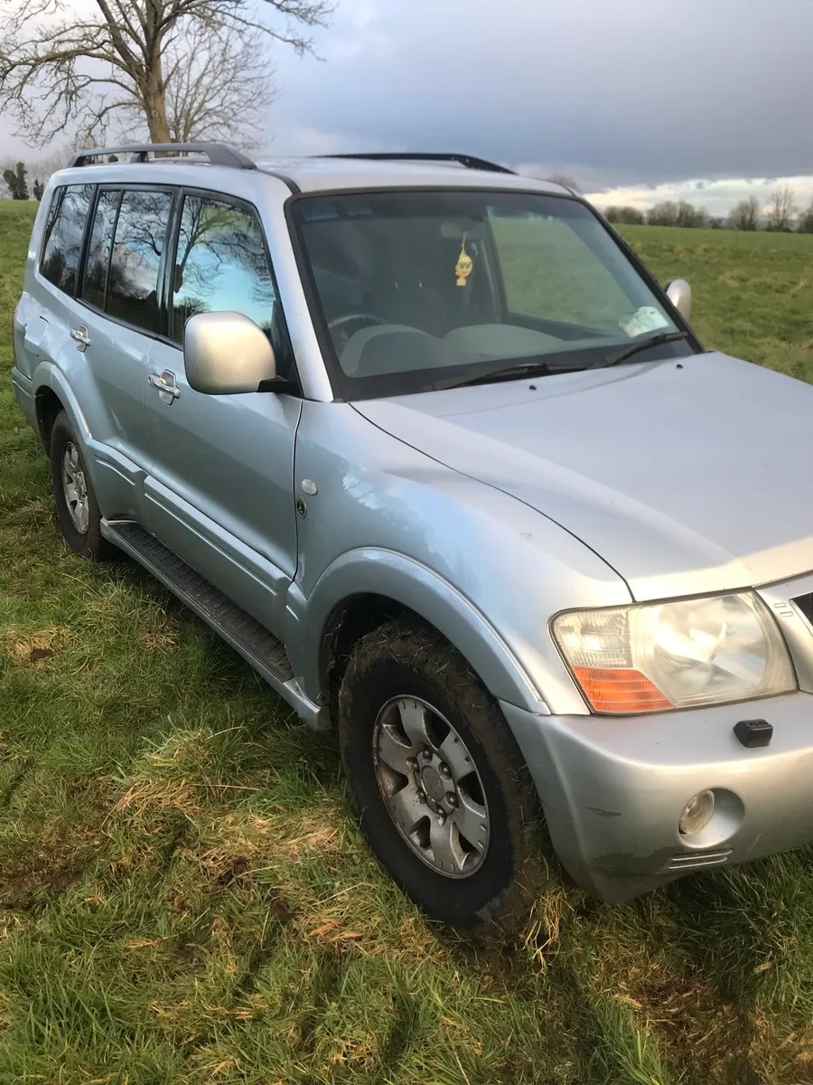 Mitsubishi pajero 3.2 breaking parts 2007 - Image 2
