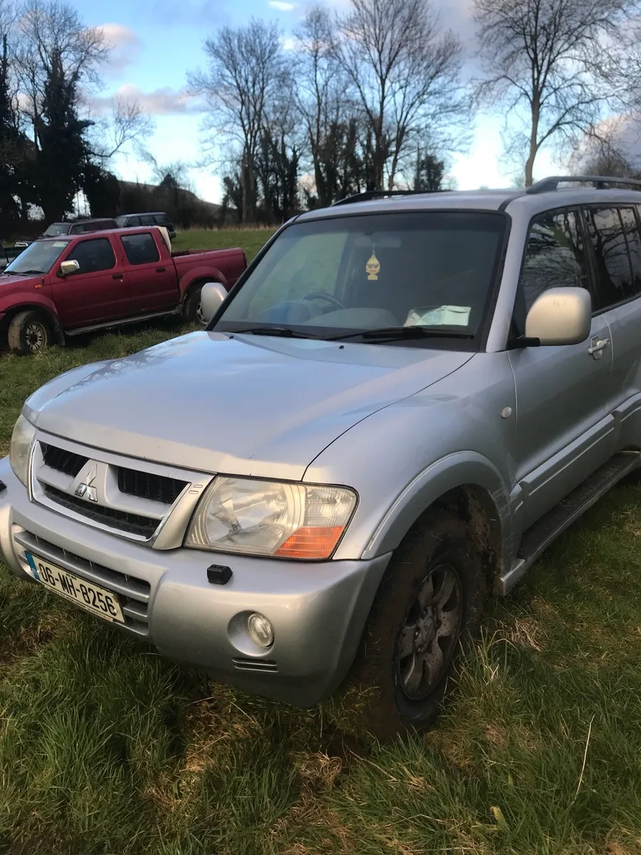 Mitsubishi pajero 3.2 breaking parts 2007 - Image 3