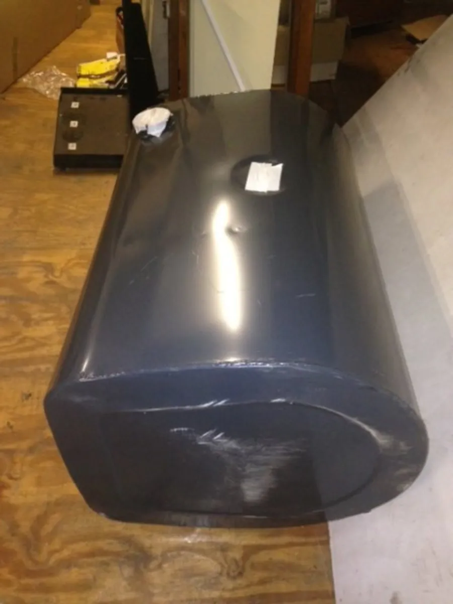 Volvo FM9 Volvo Diesel Tank - Image 2