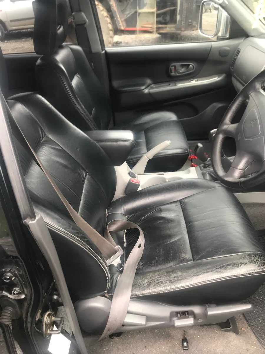 Mitsubishi pajero sport 2.5 breaking - Image 3