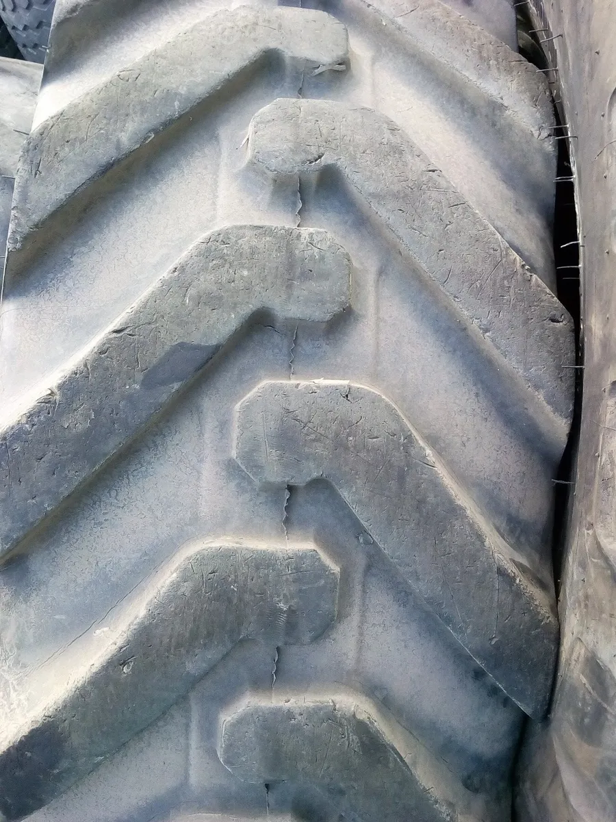 15.5/80 X 24 tyres - Image 3