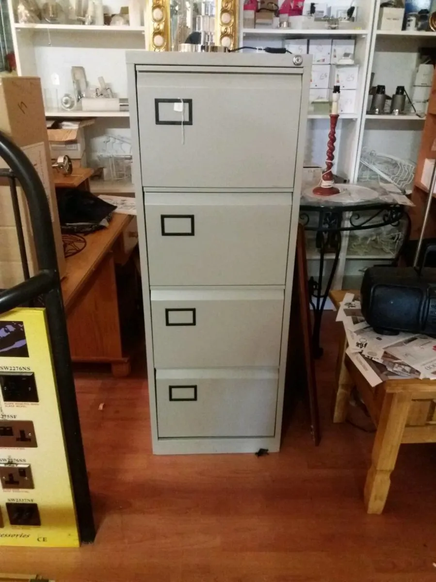 Filing cabinets stacking chairs - Image 1