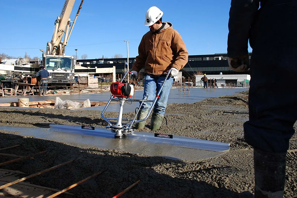 LIGHTWEIGHT CONCRETE VIBRATING SCREED POWERED - Image 2