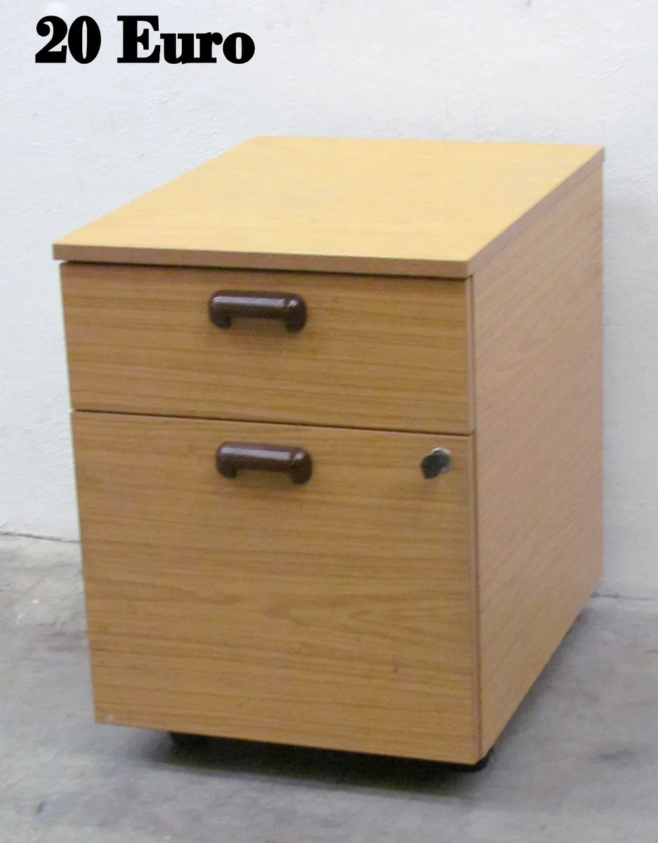 Office pedestals & lockers - Image 1