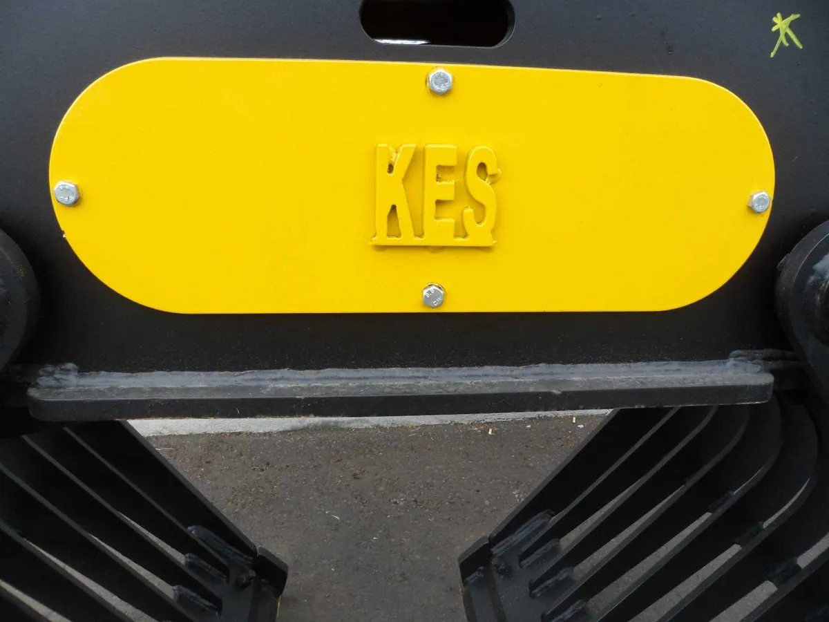 KES Hydraulic Non Rotating Selector Grabs FOR SALE - Image 2