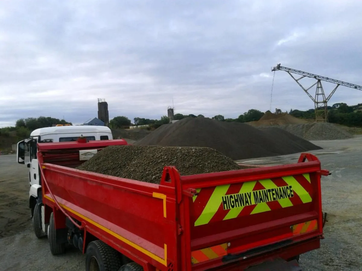 SAND   AND   GRAVEL     STONE  804   TIPPER   HIRE