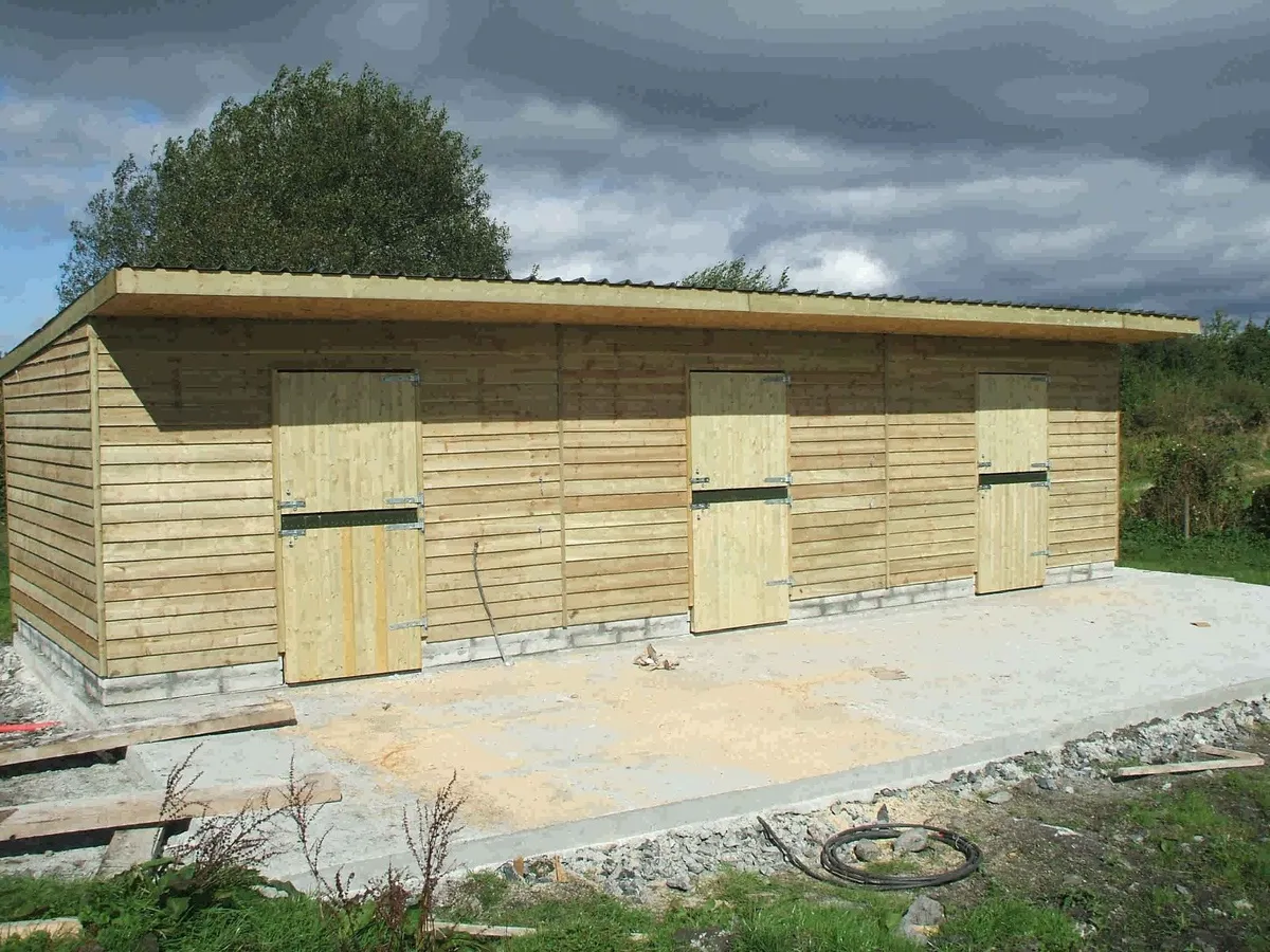 Timber stables  field shelter Supplied from  €2500 - Image 4