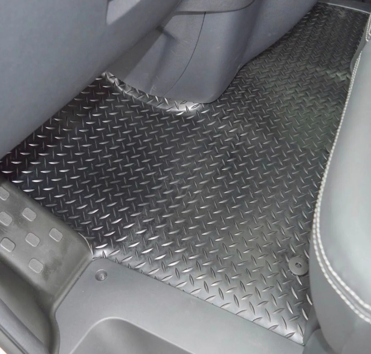 Rubber car mats fitted - Image 2