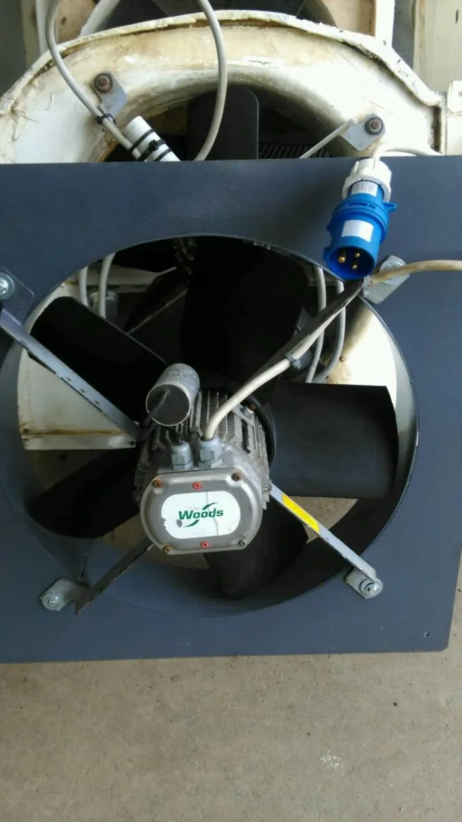 Spray booth extractor fans - Image 1