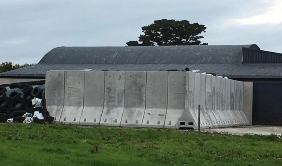10 Ft  A Shape Bunker Silage WalL - Image 1
