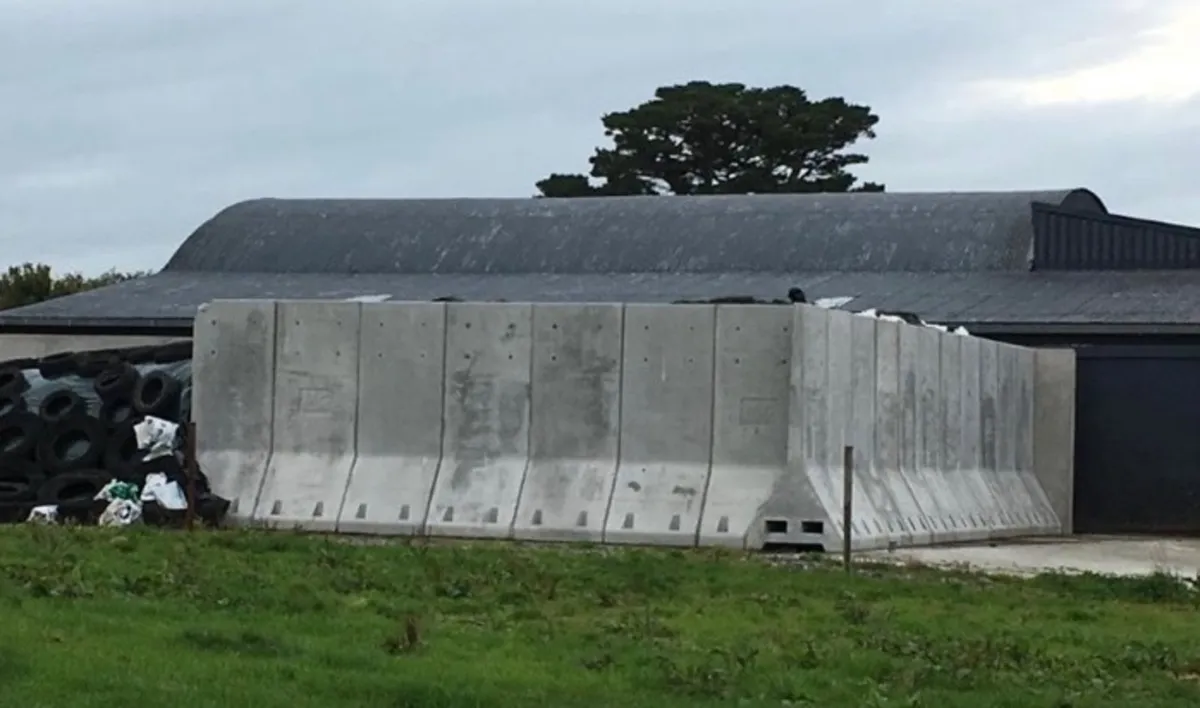 10 Ft  A Shape Bunker Silage WalL