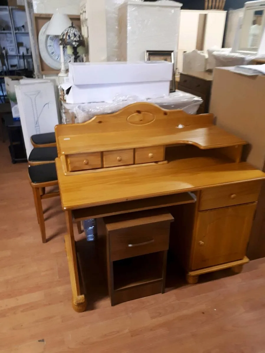 Office chairs filling cabinets desks - Image 3