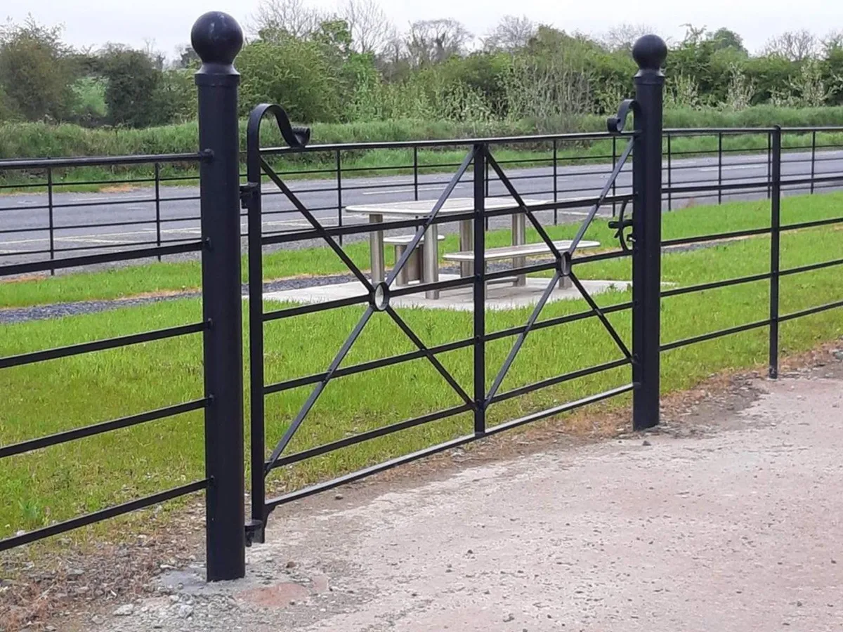 Estate Fencing & Gates - Image 1