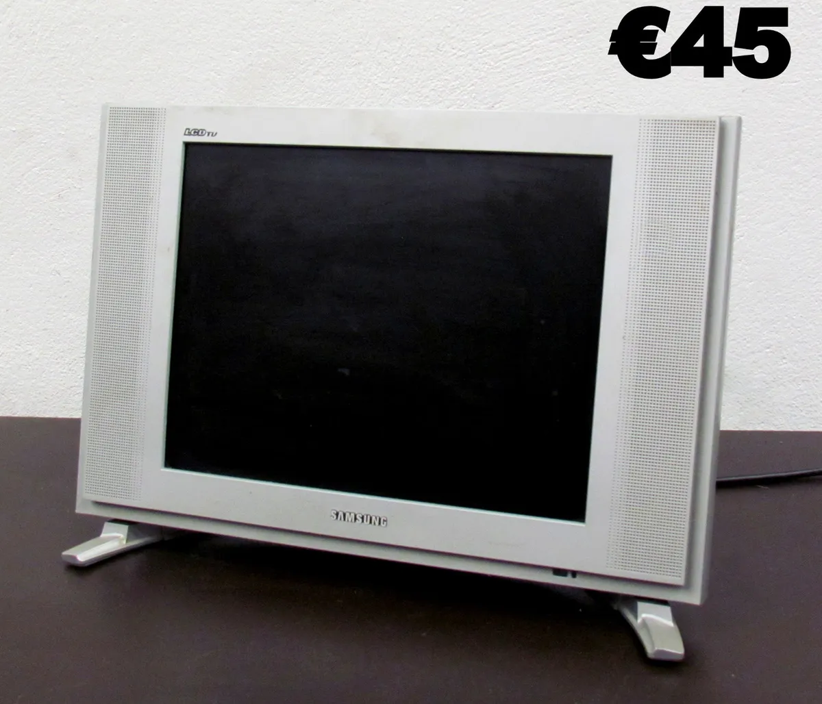 Selection of smart TVs & TV screens - Image 4