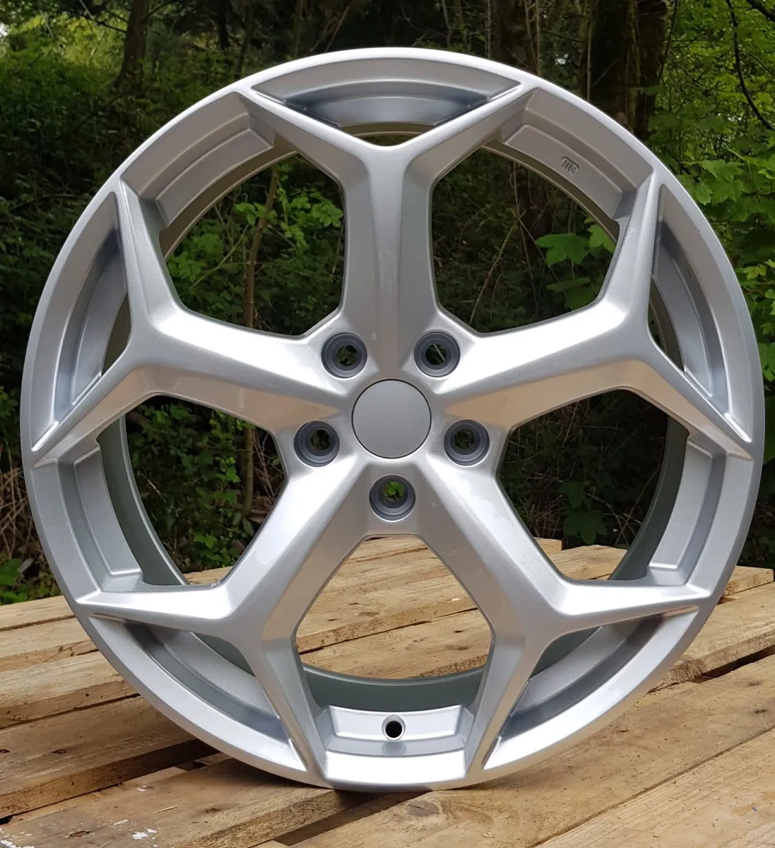 18” st 5x108 silver