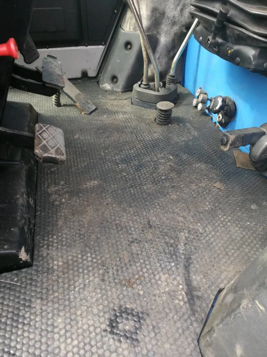 Landini 8880/9880 floor mats - Image 2