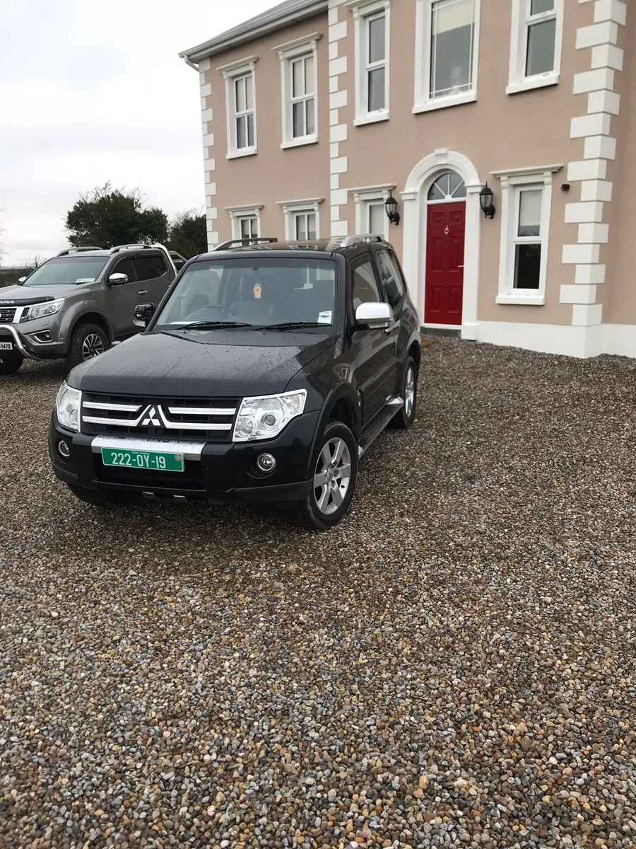 Mitsubishi pajero 2009 breaking - Image 3