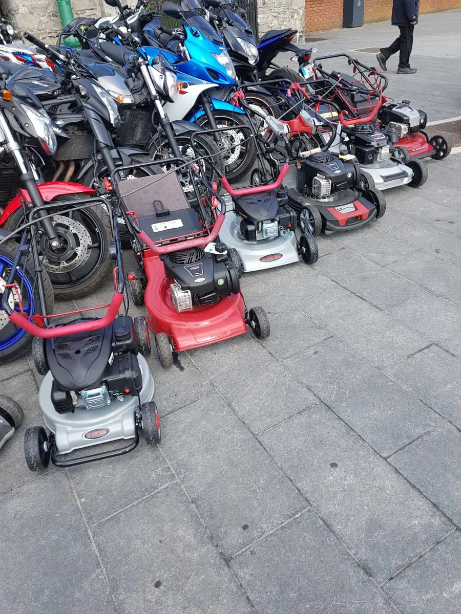 SALE SALE SALE Briggs & Stratton mower centre