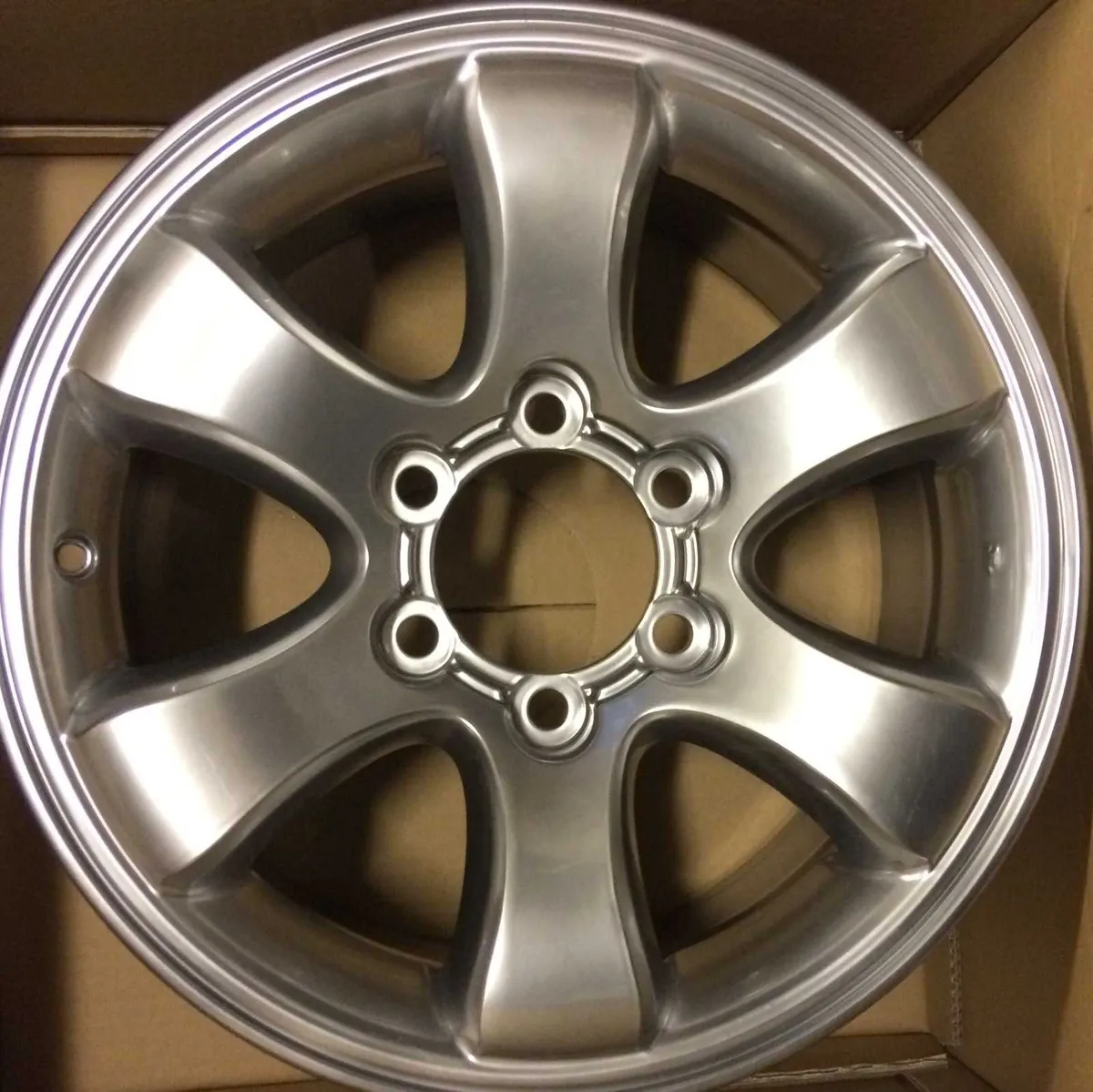 TOYOTA LANDCRUISER 17" Alloy Wheels (Refurbished F - Image 2