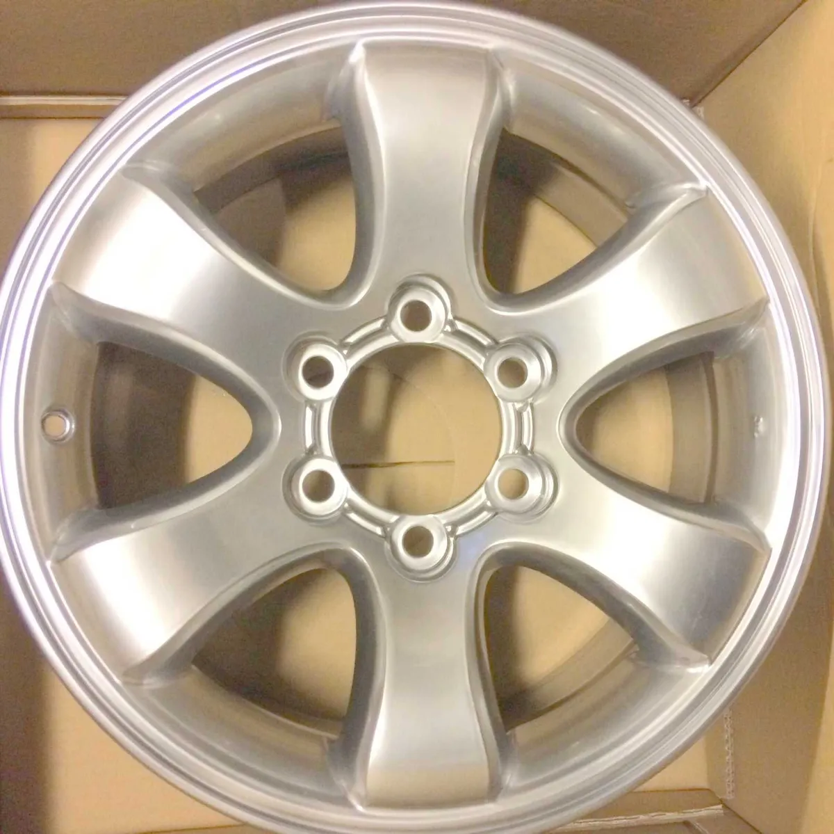 TOYOTA LANDCRUISER 17" Alloy Wheels (Refurbished F - Image 3