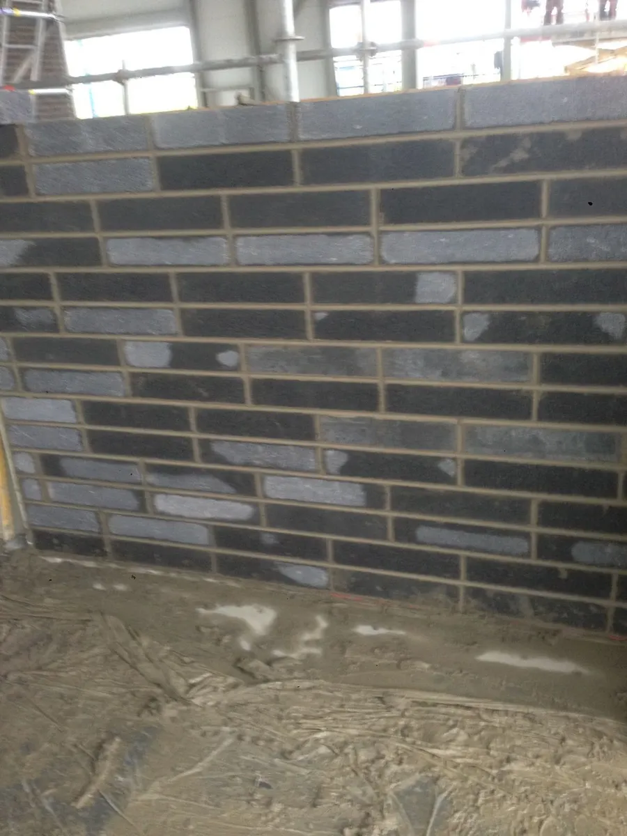 Bricklaying contractor available - Image 4