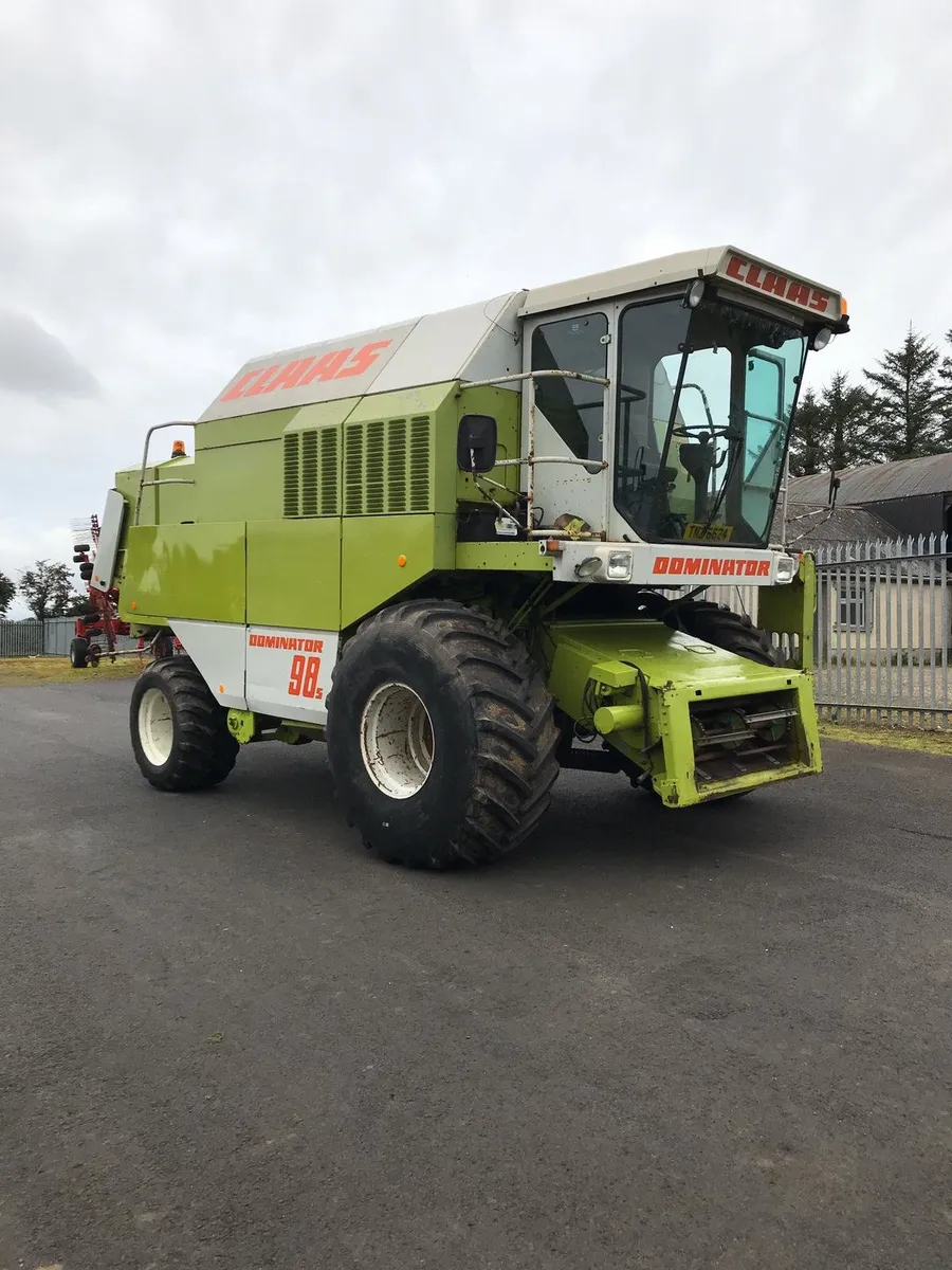 Claas,Massey,John Deere, New Holland combines