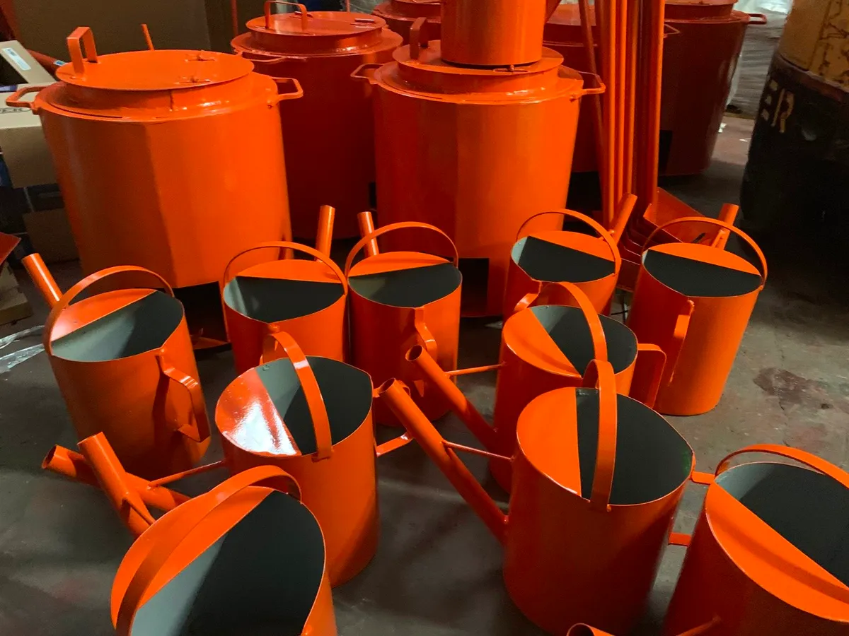 Heavy Duty Tarmac Pouring Cans Back Toolman !!! - Image 3