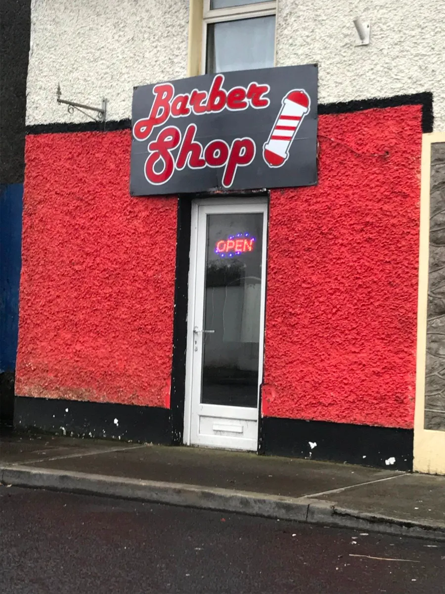BARBER SHOP AND HOUSE TO LET .. ,READ AD - Image 1