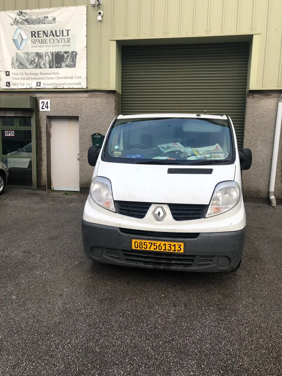 2011 Renault Trafic for breaking only - Image 1