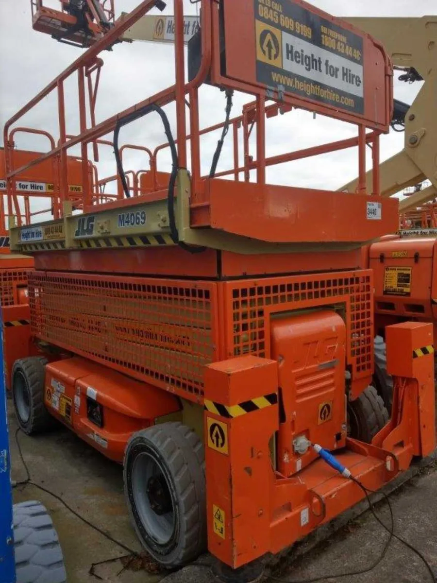 JLG M 4069 - 12m Electric Scissor Lift - Image 3