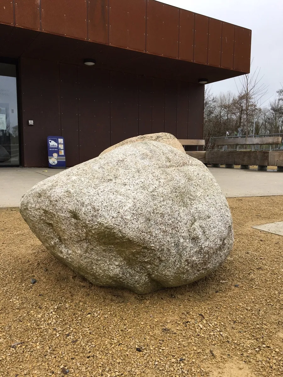 Glacial Golden Granite Landscape Boulder - Image 3