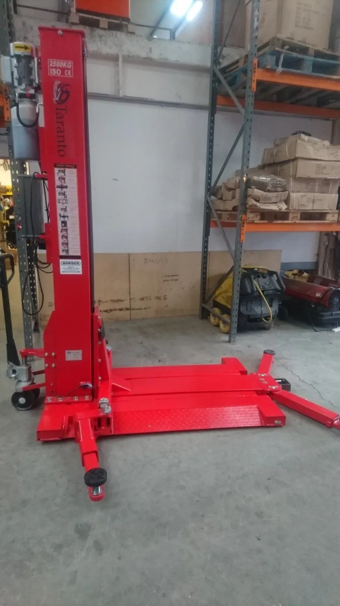 SINGLE POST CAR LIFT