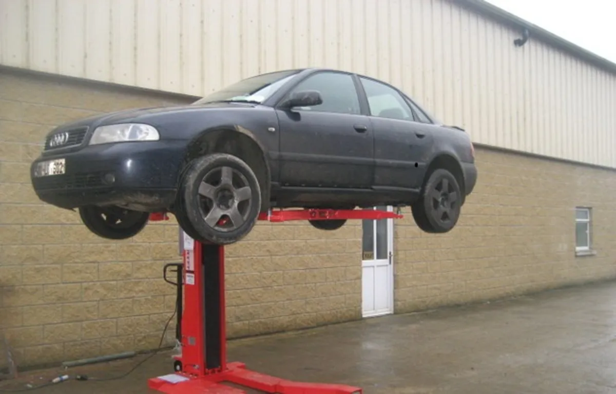 SINGLE POST CAR LIFT - Image 3