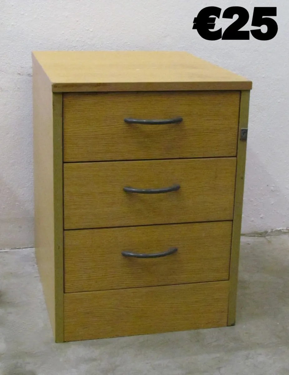 Office pedestals & lockers - Image 4