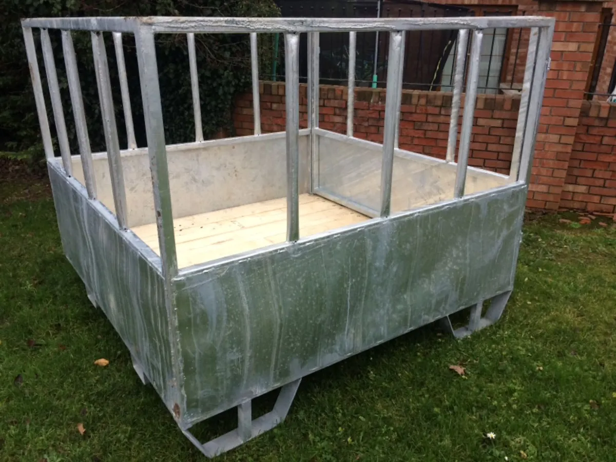 New cattle feed boxes - Image 1