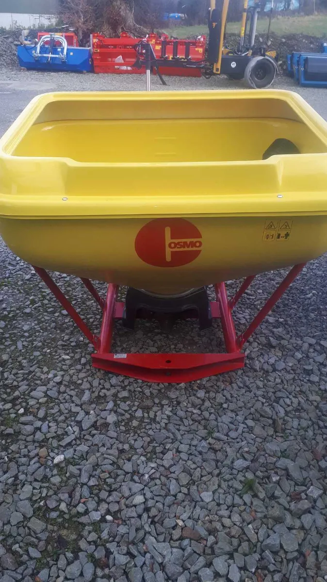 Cosmo fertiliser spreader for sale