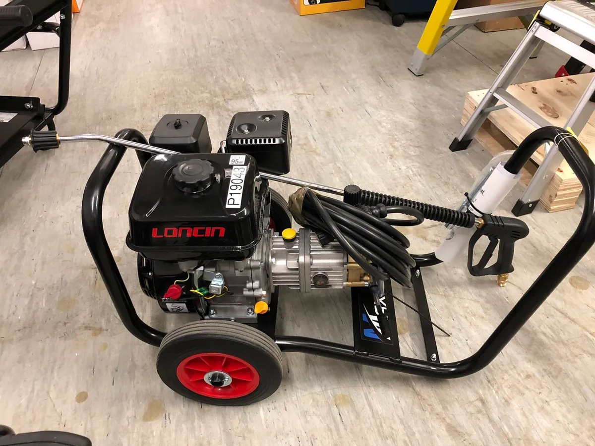 2000PSI Powerwasher - Image 1