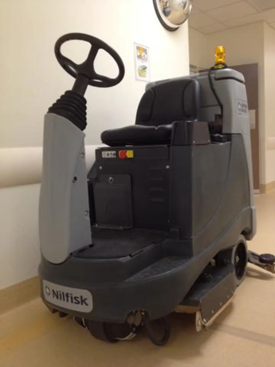 Nilfisk BR755 ride on scrubberdryer floor scrubber - Image 2