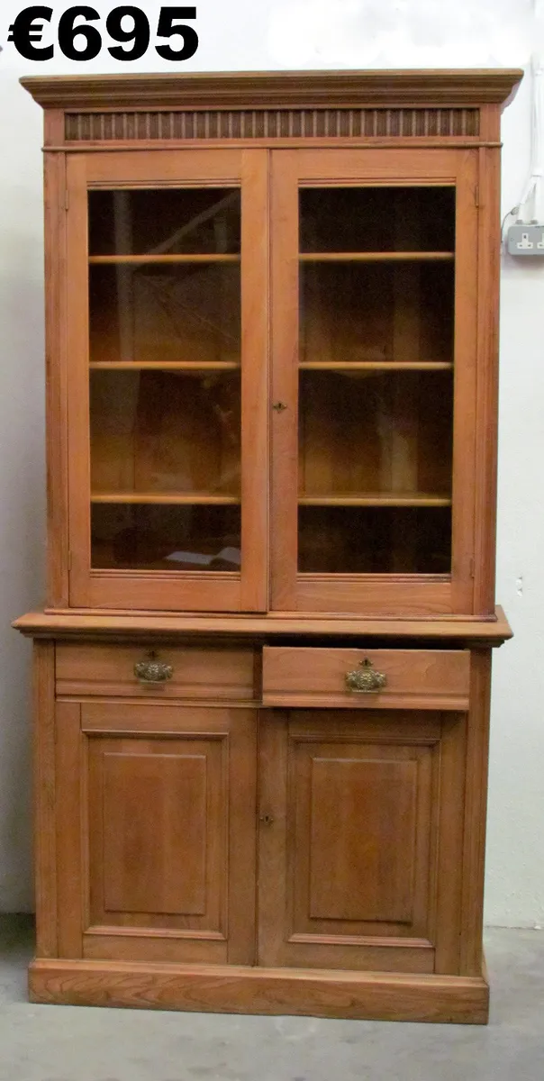 Display cabinets - Image 1