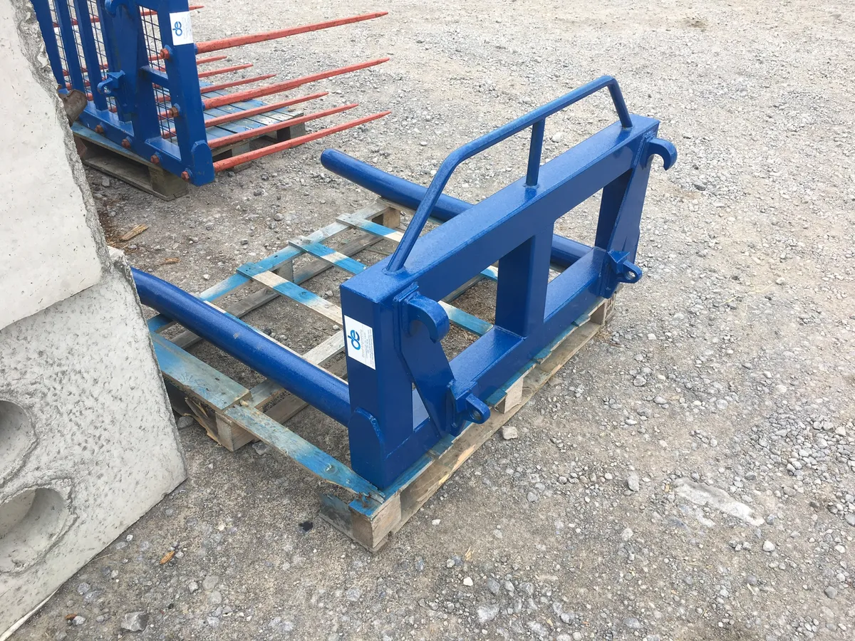 Dowd front loader bale lifter 💪🚜☀️ - Image 2