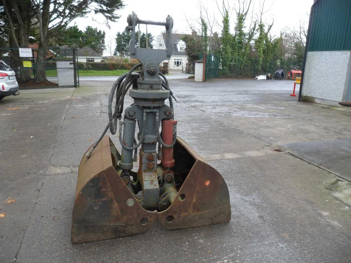 Attachment Hire   Clamshel Bucket